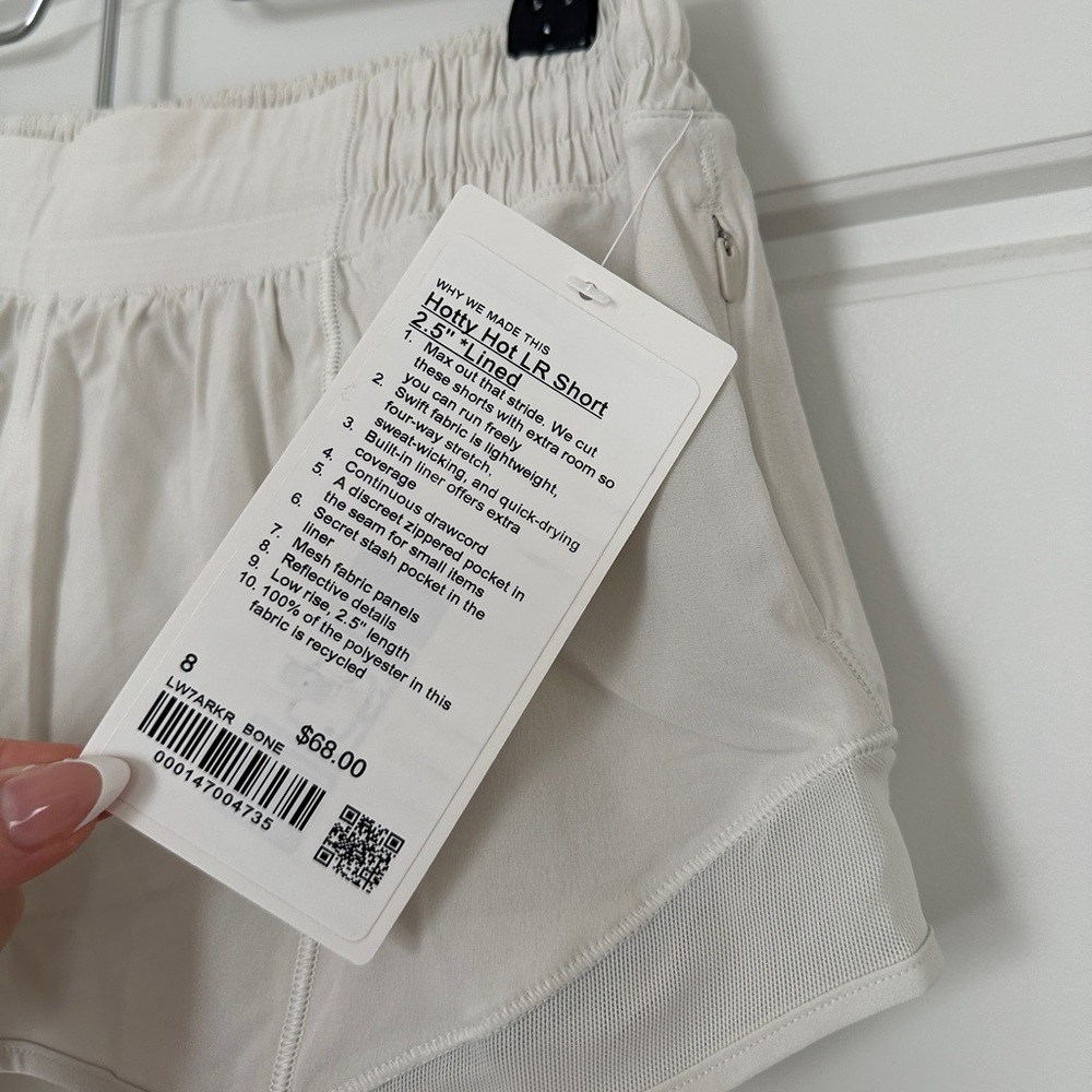 NWT* Lululemon Bone Hotty Hot Low-Rise Lined Short 2.5" - Picture 9 of 12